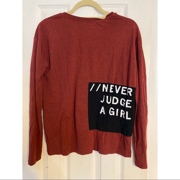 “Never Judge A Girl By Her Updates” Tee | Size S - Picture 2 of 2